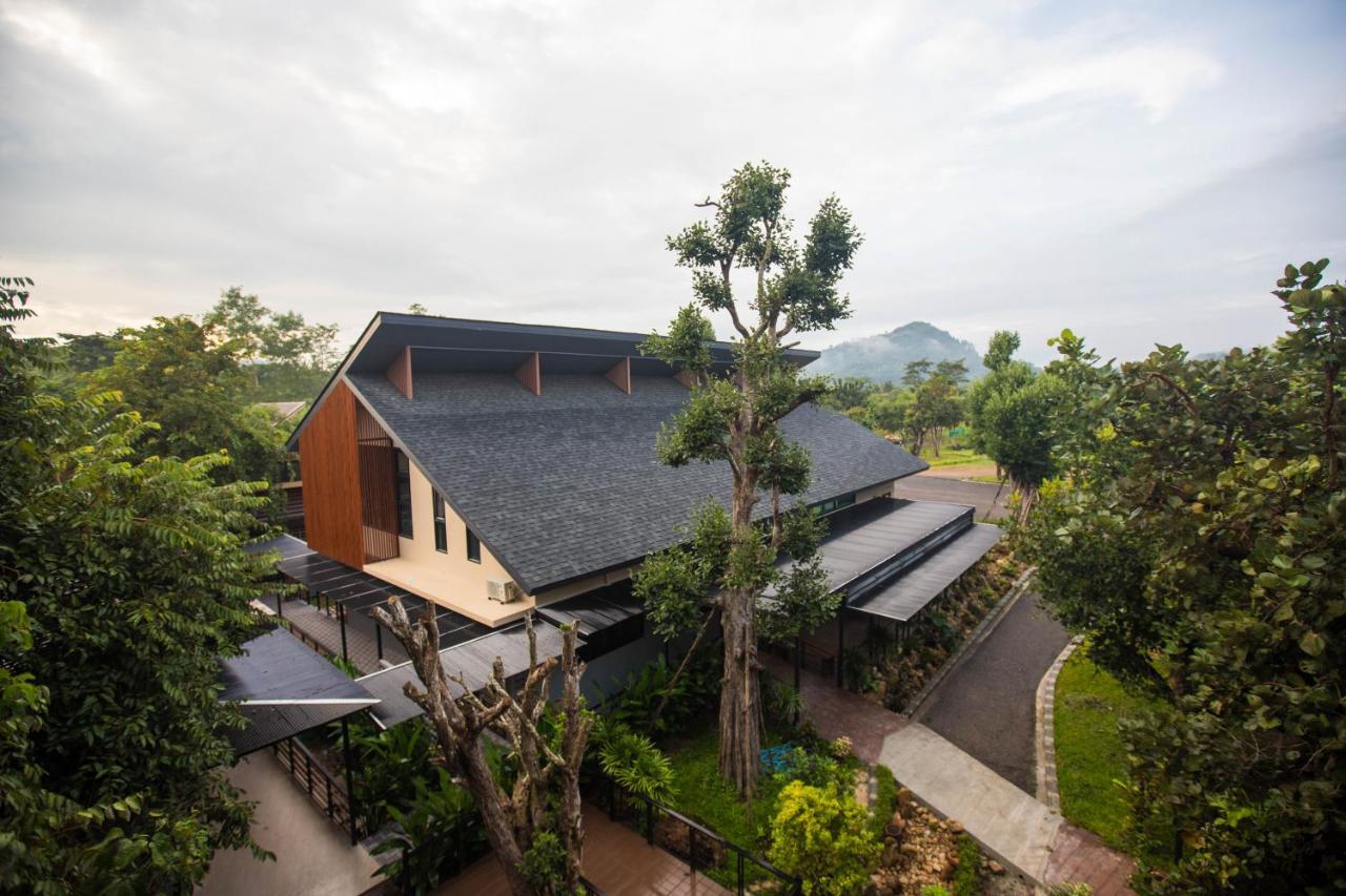 Hotel The Chamuang Forest Nakhon Nayok Exterior foto