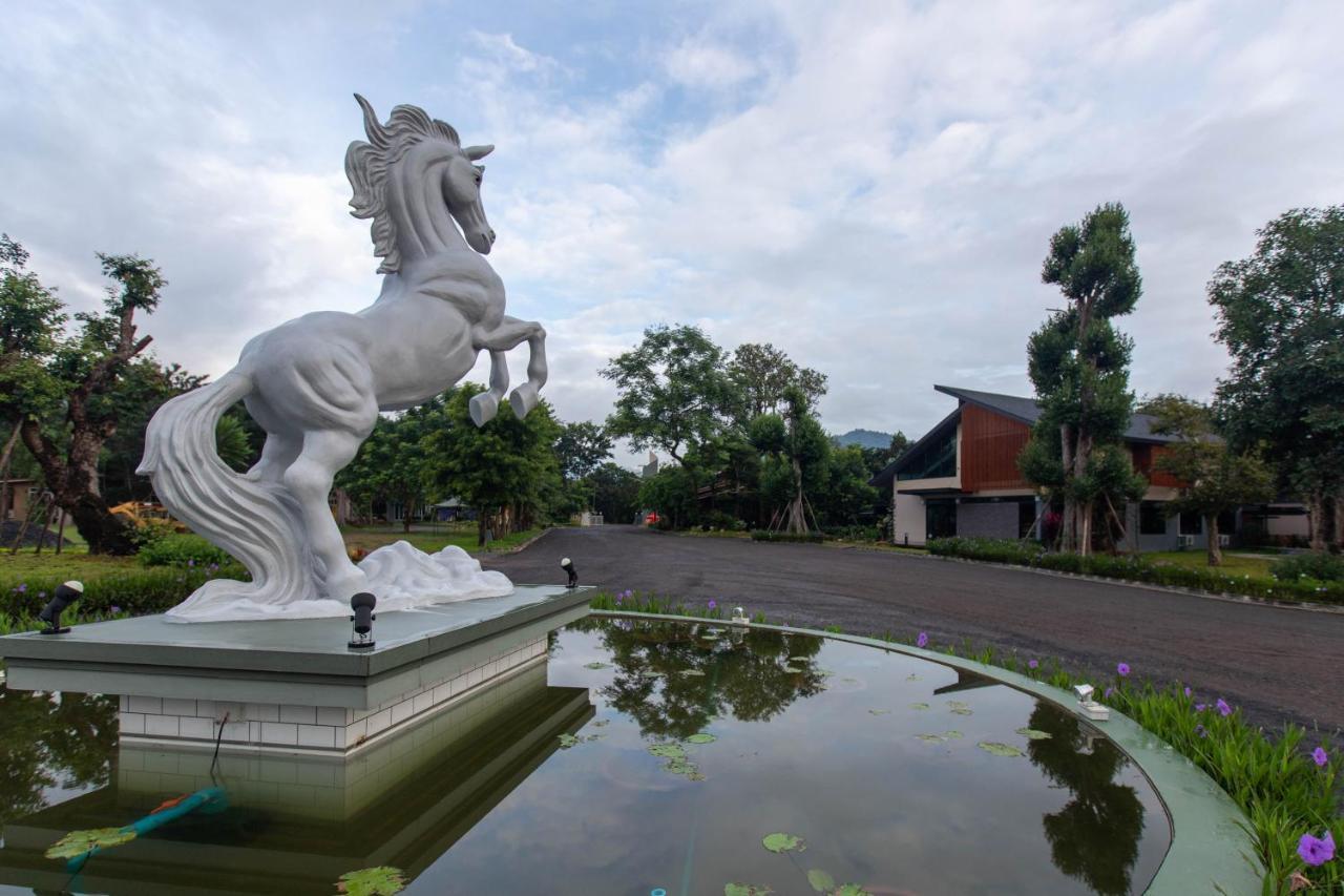 Hotel The Chamuang Forest Nakhon Nayok Exterior foto