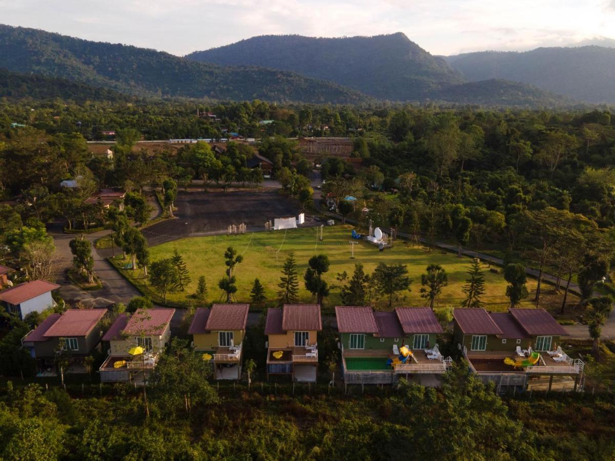 Hotel The Chamuang Forest Nakhon Nayok Exterior foto