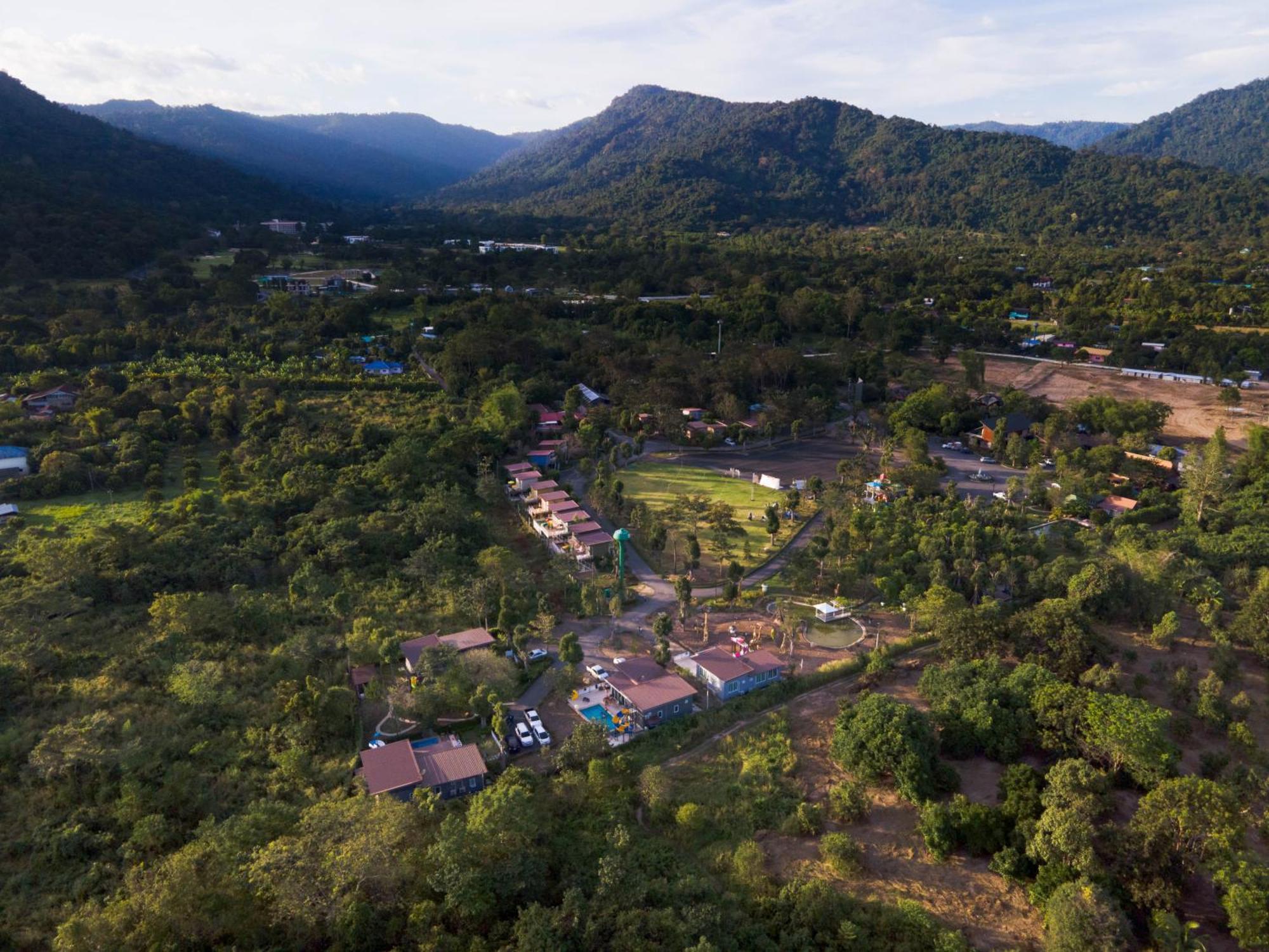 Hotel The Chamuang Forest Nakhon Nayok Exterior foto